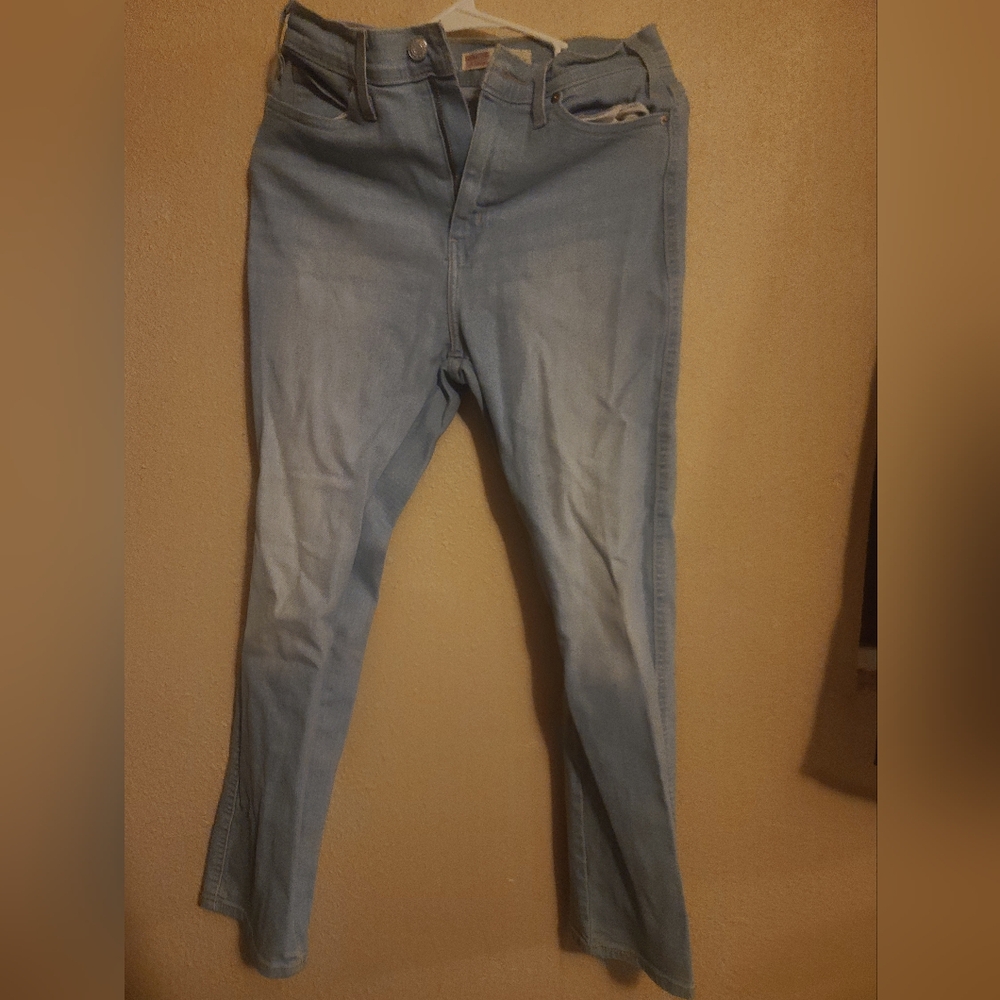 Levi Crops